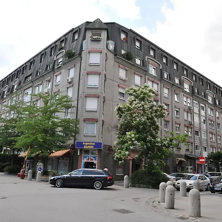 Eva Tour As Apartment *