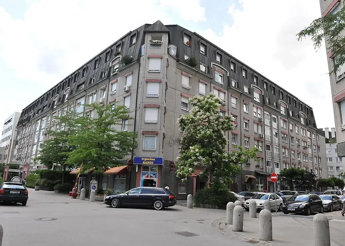 Eva Tour As Apartment *